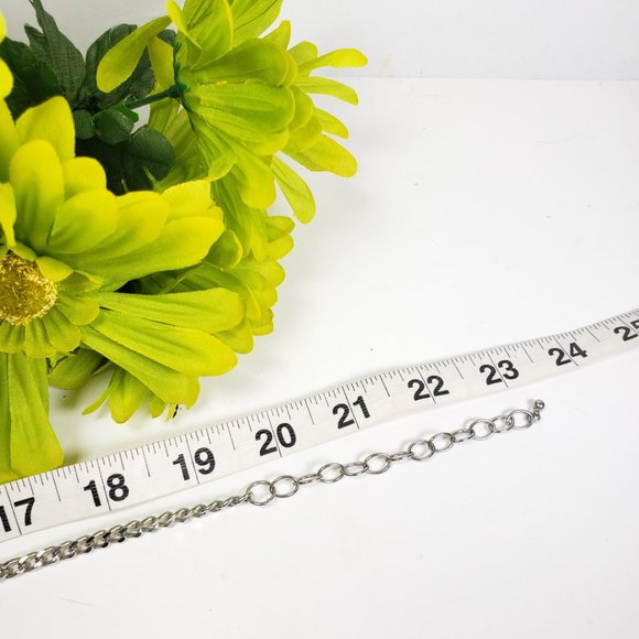 Statement bib necklace in green colors - Picture 5 of 8